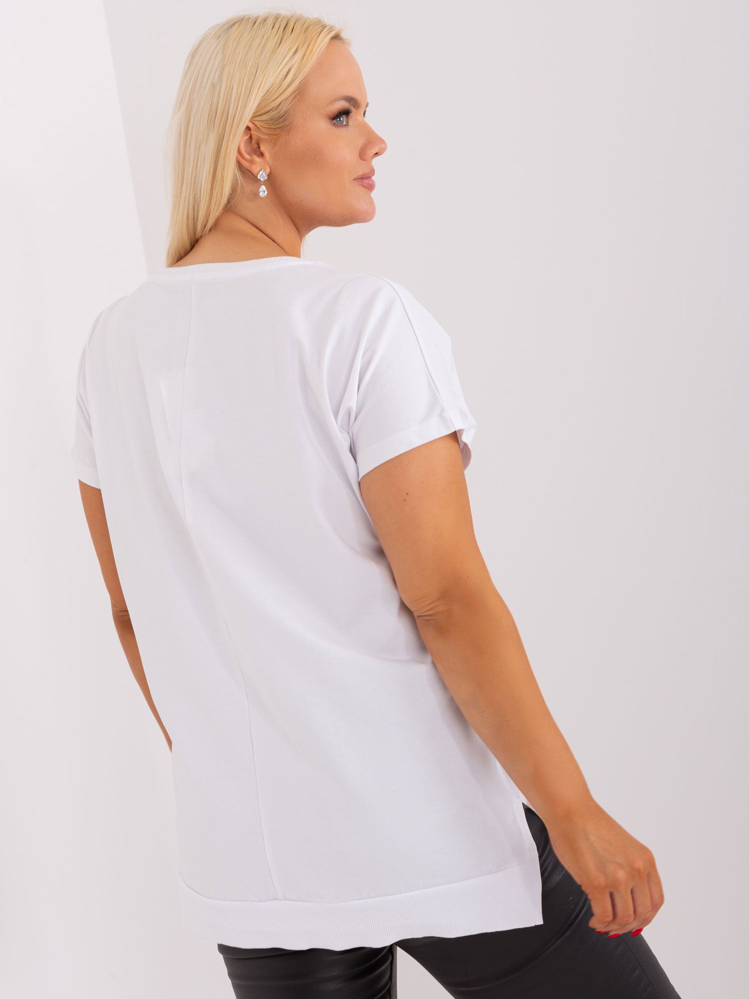 Biało-fioletowa bluzka plus size z rozcięciami
