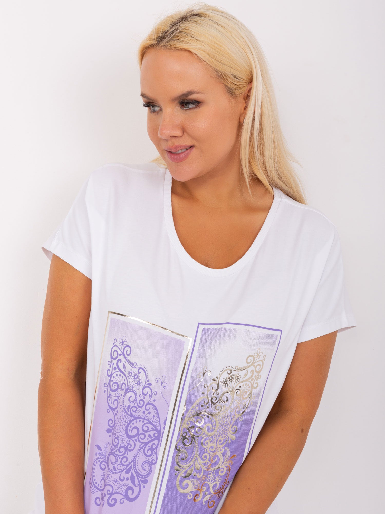 Biało-fioletowa bluzka plus size z rozcięciami