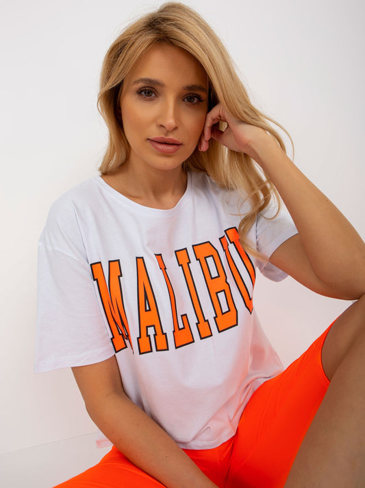 Biało-fluo pomarańczowy komplet letni z t-shirtem z napisem