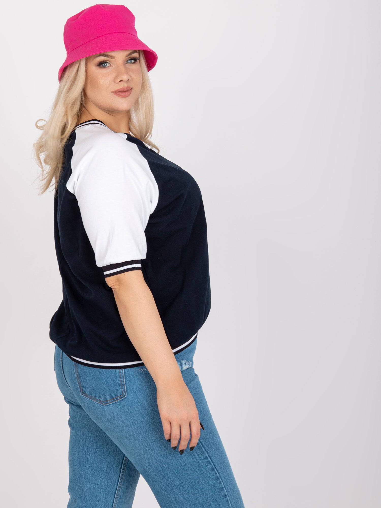 Biało-granatowa bluzka plus size z bawełny