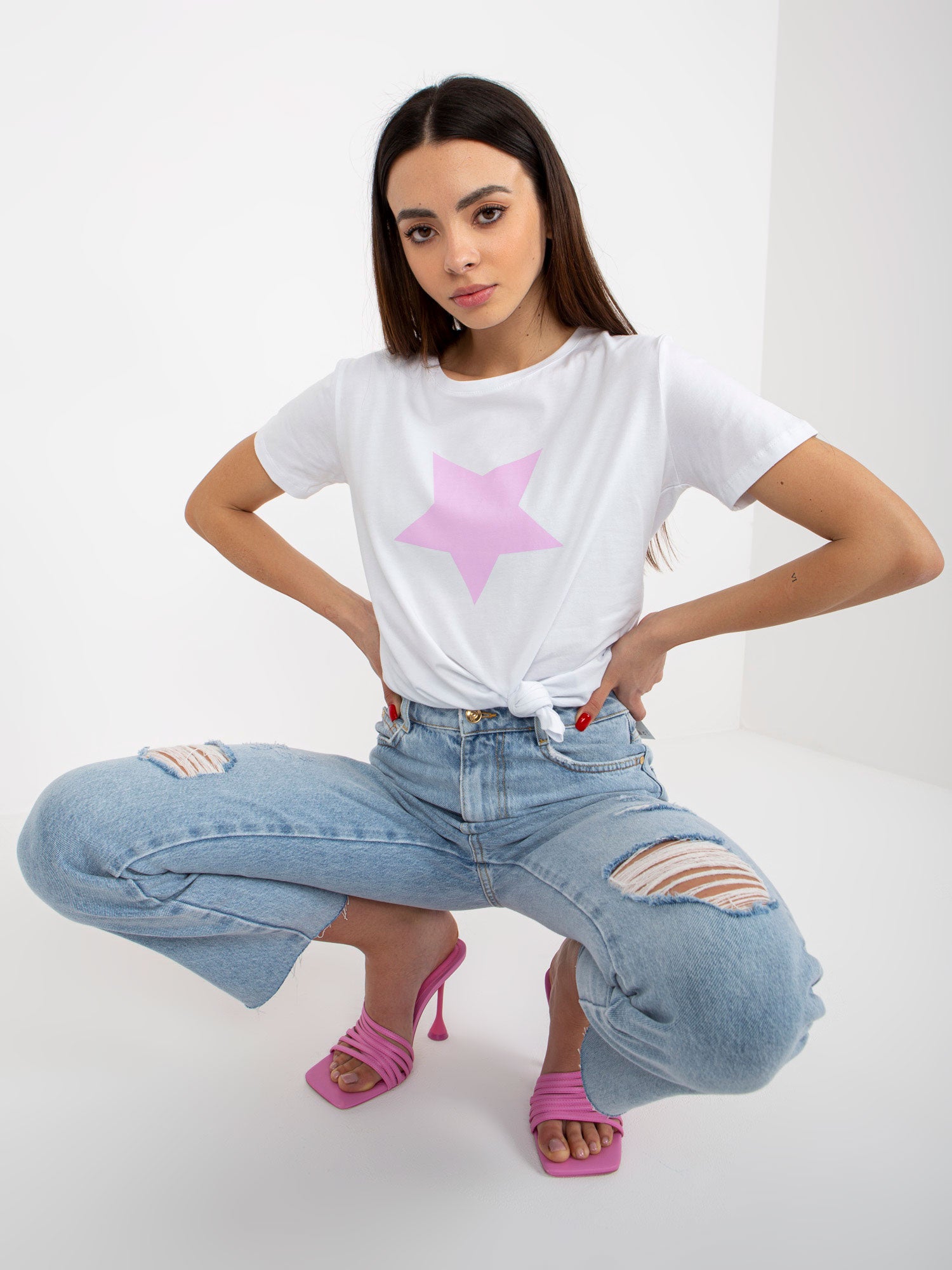 Biało-jasnofioletowy bawełniany t-shirt z nadrukiem