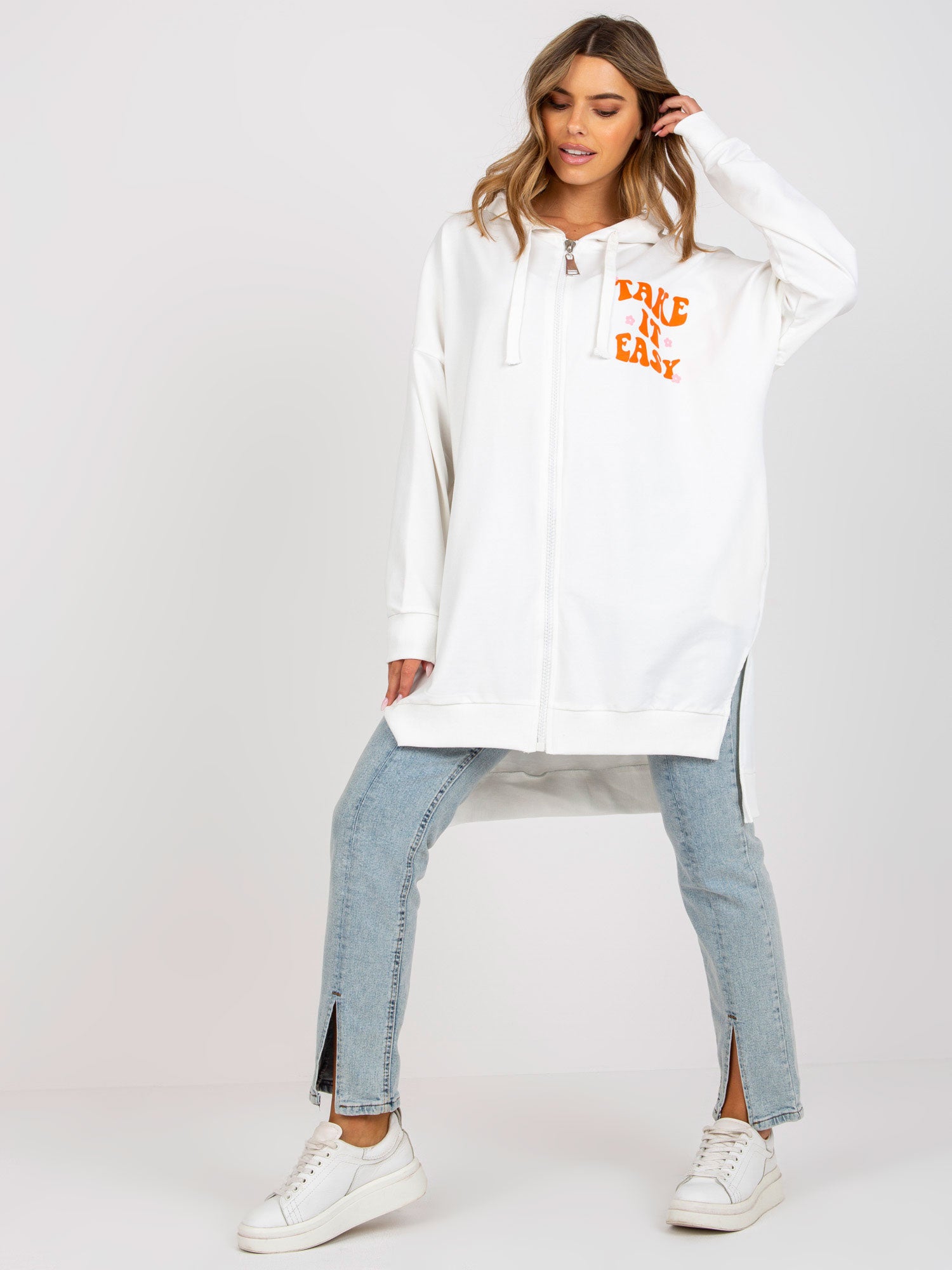 Biało-pomarańczowa rozpinana bluza oversize z kieszeniami