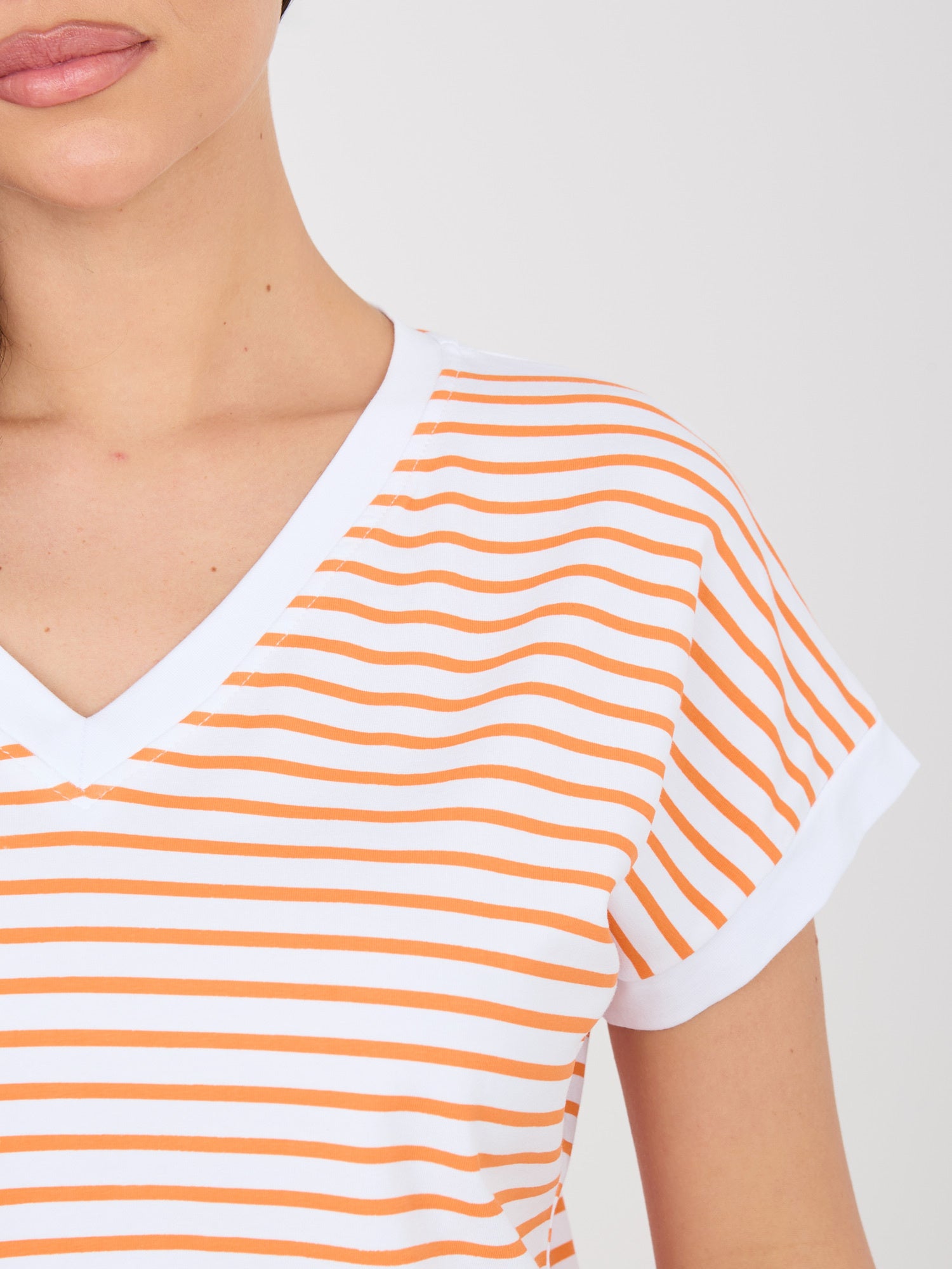 Biało-pomarańczowy bawełniany t-shirt w paski