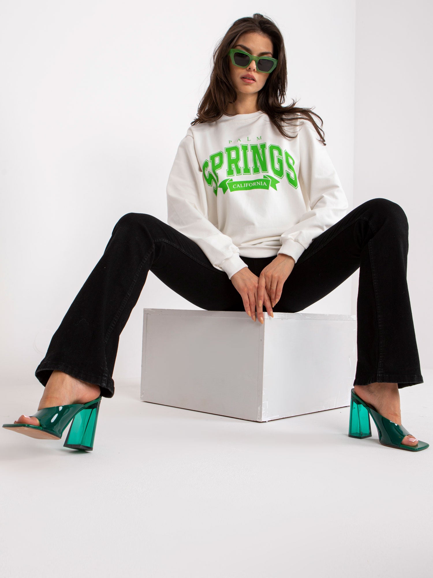 Biało-zielona bluza oversize bez kaptura z kieszeniami
