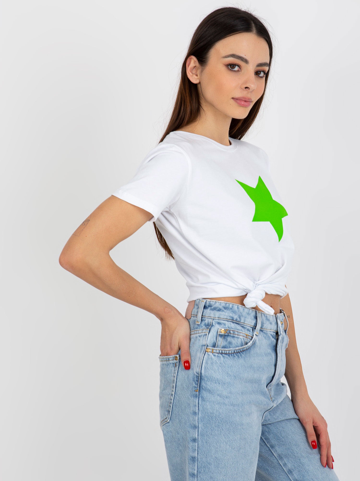 Biało-zielony t-shirt z nadrukiem gwiazdy BASIC FEEL GOOD