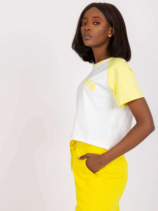 Biało-żółty damski t-shirt z napisem