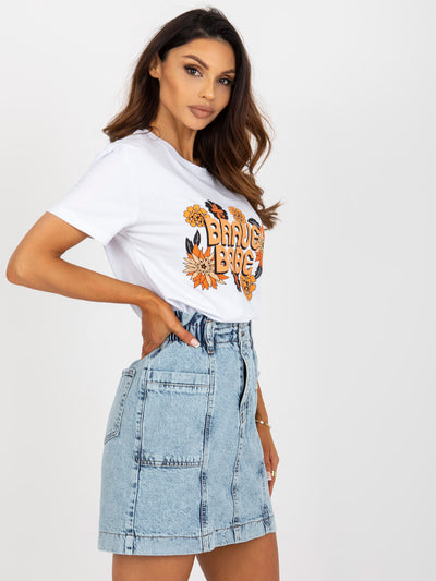 Biały damski t-shirt z napisem i nadrukiem