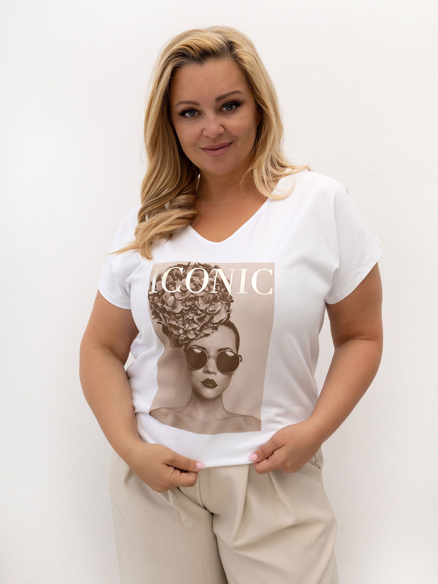Biały damski t-shirt plus size z napisem