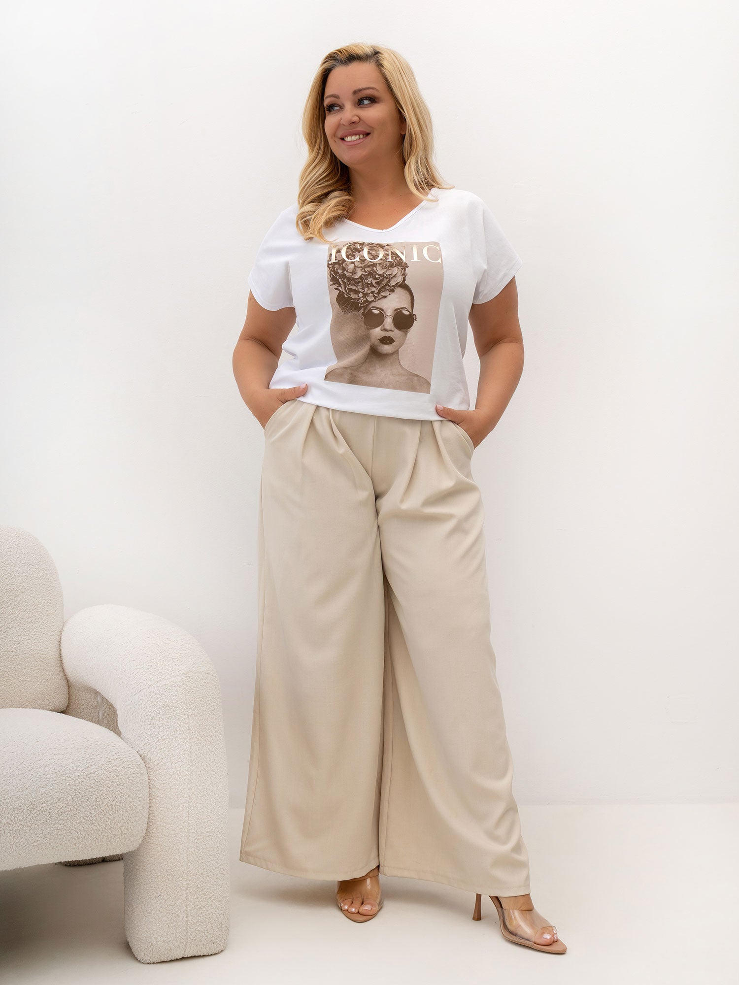 Biały damski t-shirt plus size z napisem