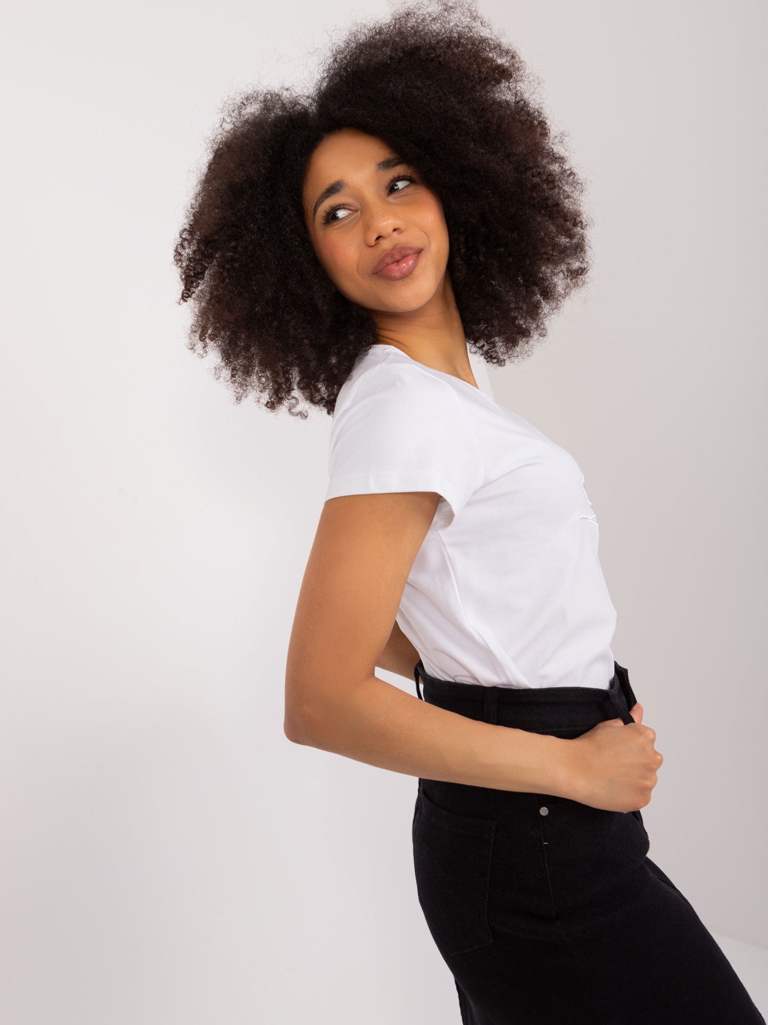 BASIC FEEL GOOD Biały damski t-shirt z cekinami