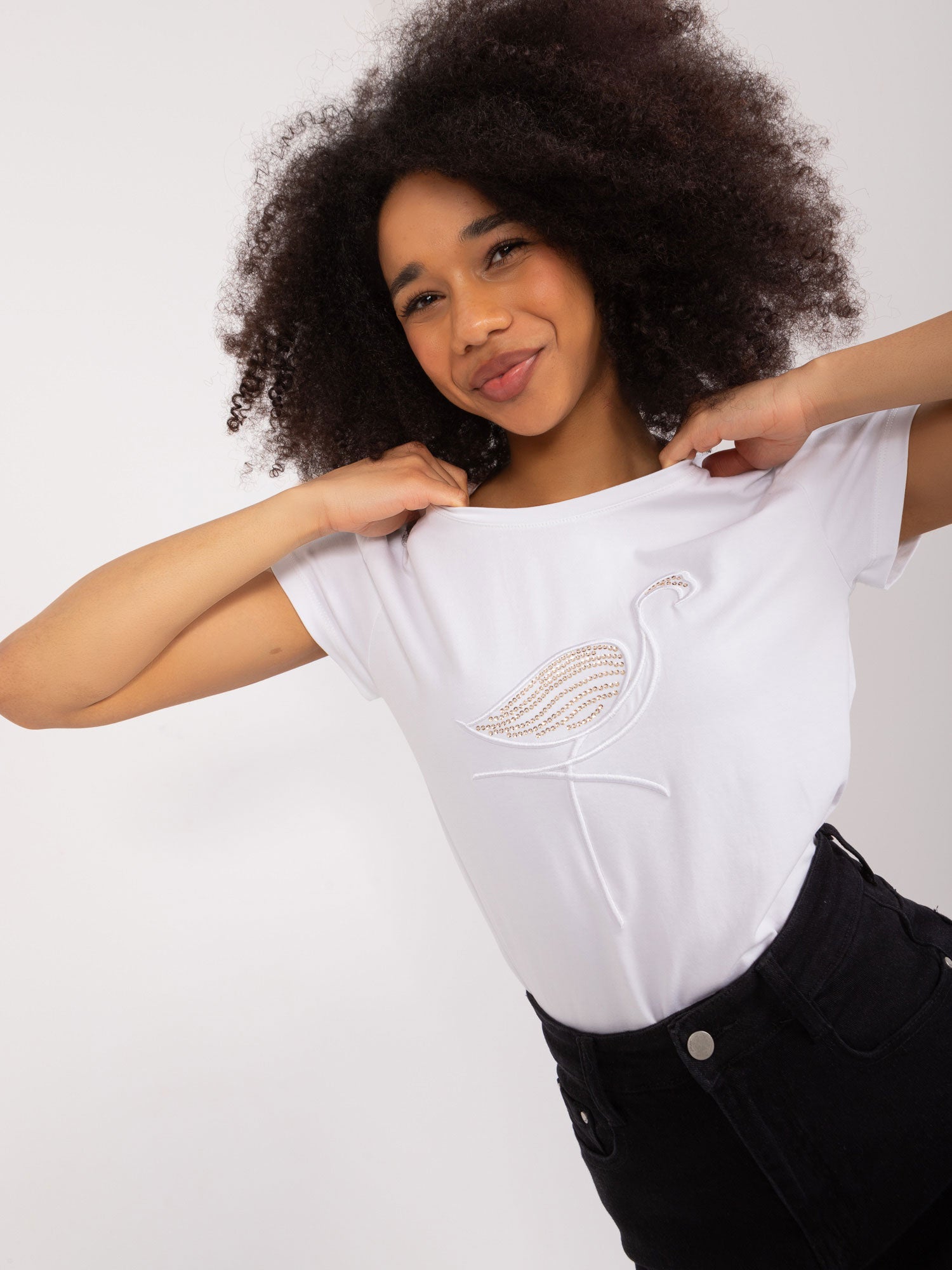 BASIC FEEL GOOD Biały damski t-shirt z cekinami
