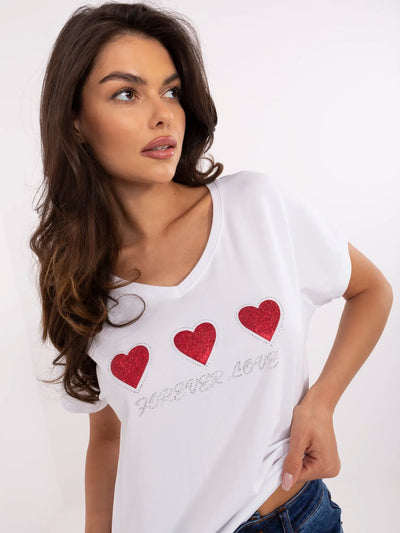 Biały t-shirt z aplikacjami w kształcie serca