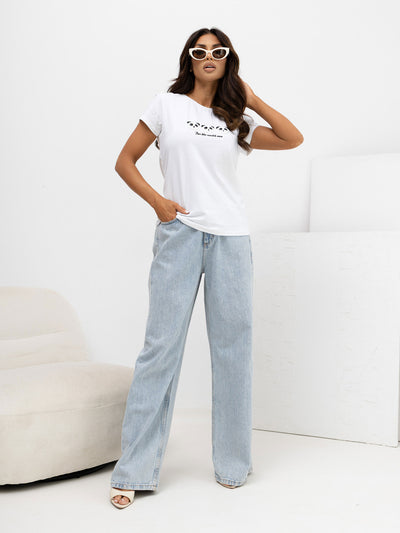 BASIC FEEL GOOD Biały damski t-shirt z aplikacją