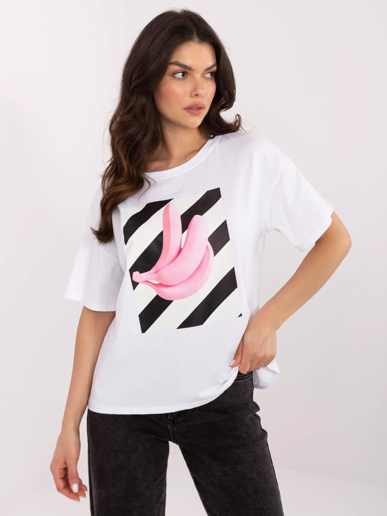 Biały damski t-shirt z nadrukiem bananów