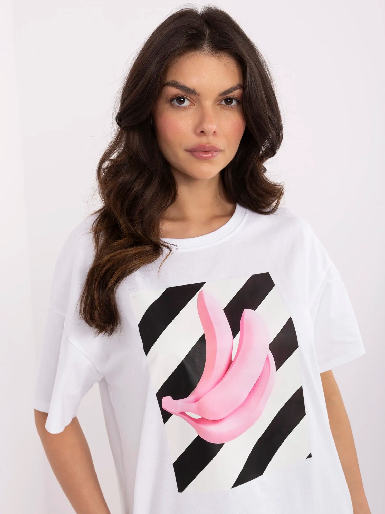 Biały damski t-shirt z nadrukiem bananów