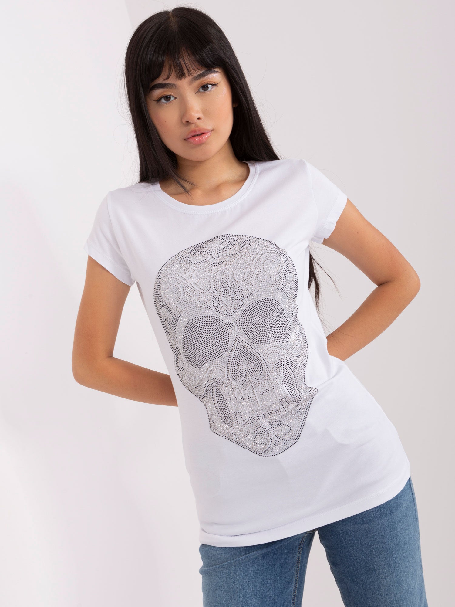 Biały damski t-shirt z aplikacją z dżetów