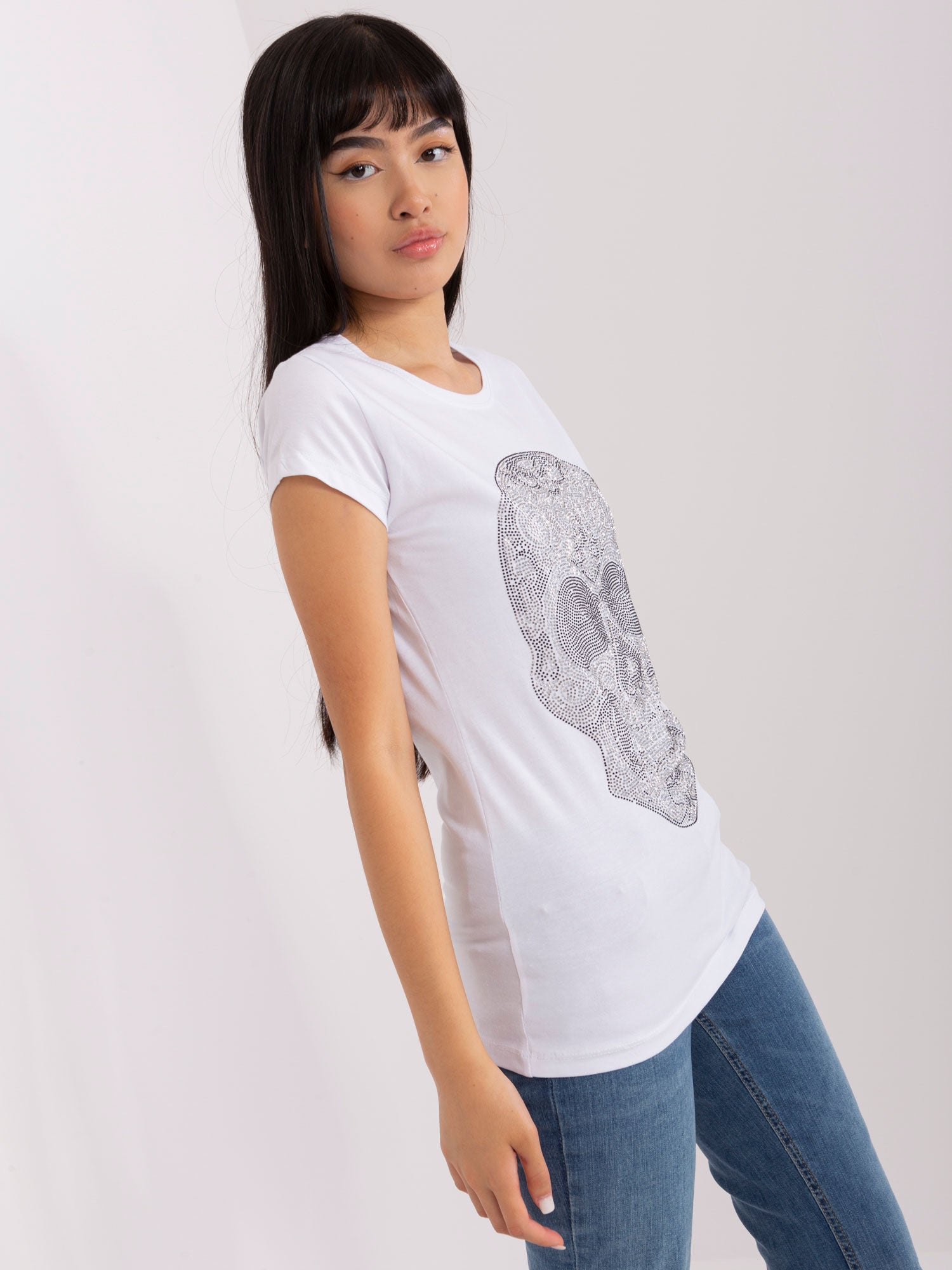 Biały damski t-shirt z aplikacją z dżetów