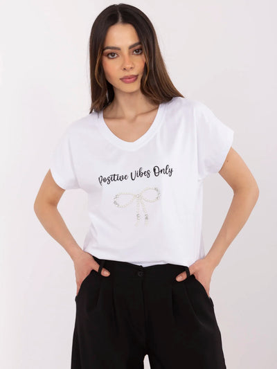 Biały t-shirt z aplikacją w kształcie kokardki