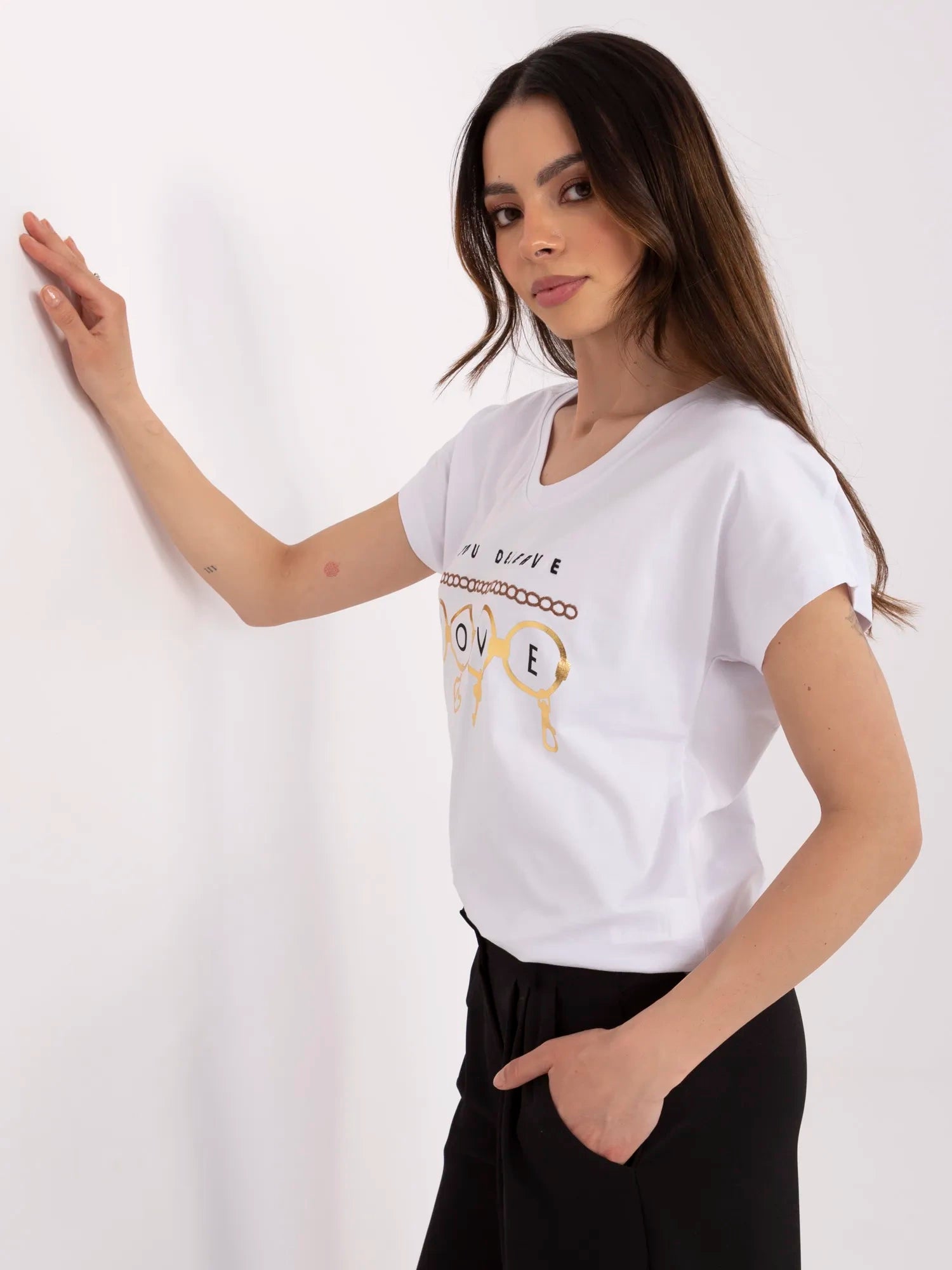 Biały bawełniany i t-shirt z nadrukiem