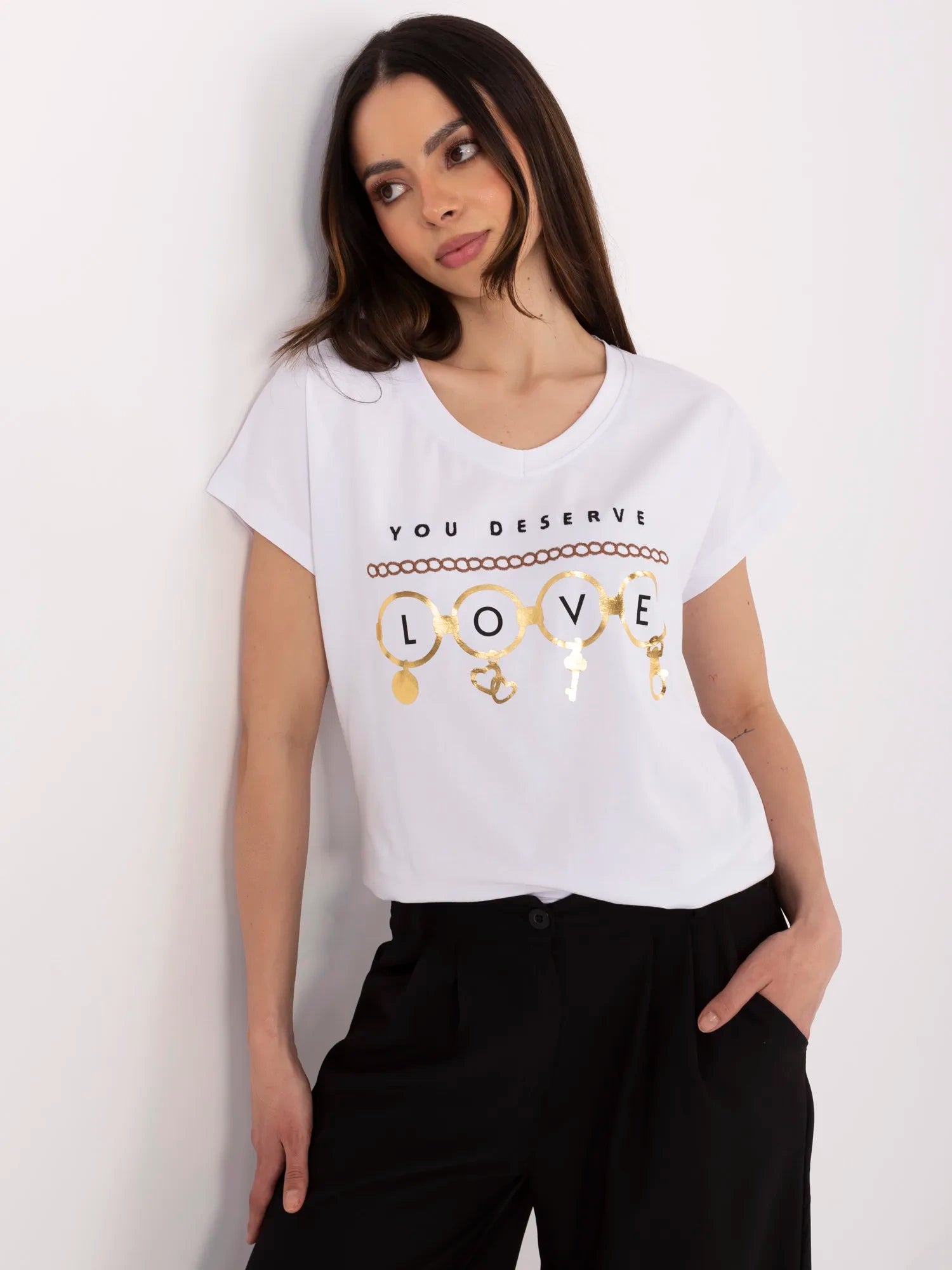 Biały bawełniany i t-shirt z nadrukiem