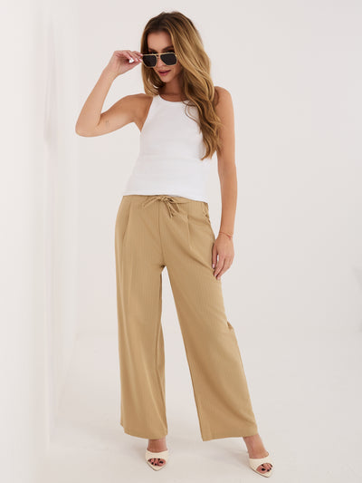 RUE PARIS Biały prążkowany top basic z bawełny