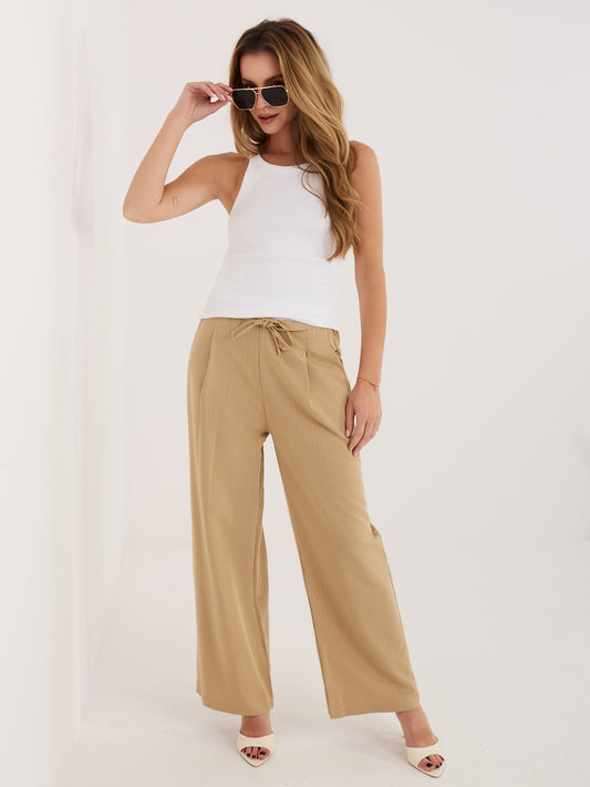 RUE PARIS Biały prążkowany top basic z bawełny