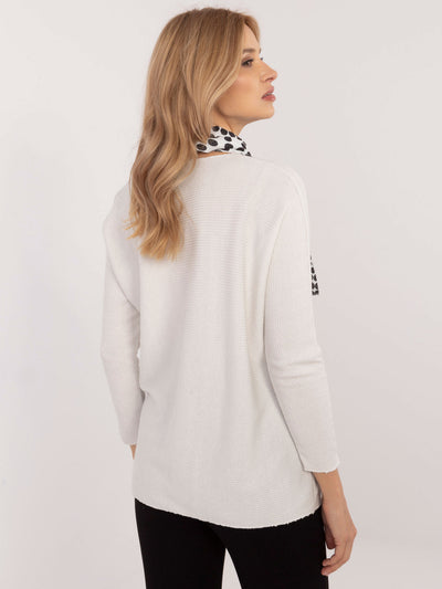 Biały elegancki sweter oversize w prążek