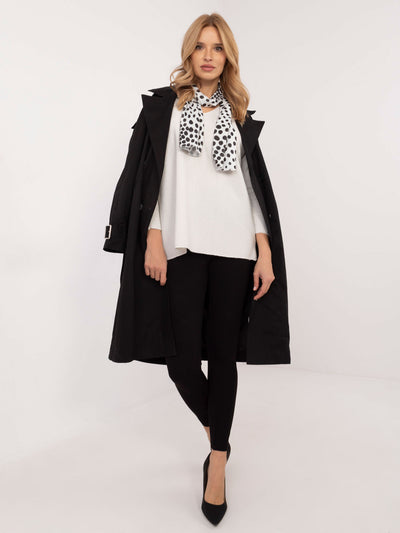 Biały elegancki sweter oversize w prążek