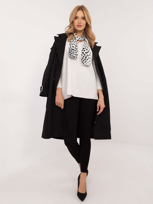 Biały elegancki sweter oversize w prążek