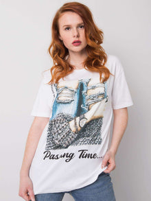 Biały t-shirt z biżuteryjnymi aplikacjami