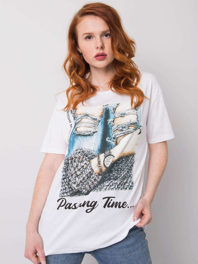 Biały t-shirt z biżuteryjnymi aplikacjami