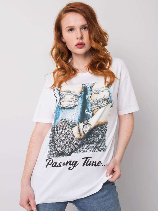 Biały t-shirt z biżuteryjnymi aplikacjami