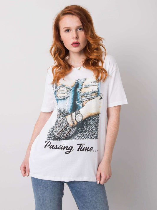 Biały t-shirt z biżuteryjnymi aplikacjami