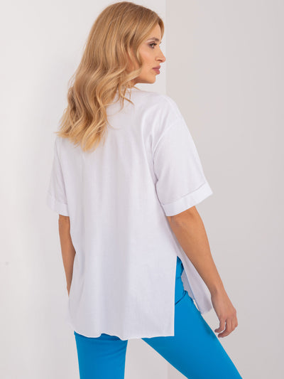 Biały bawełniany t-shirt z rozcięciami i aplikacją