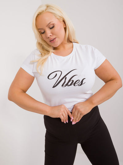 Biały damski t-shirt plus size z napisem i aplikacją