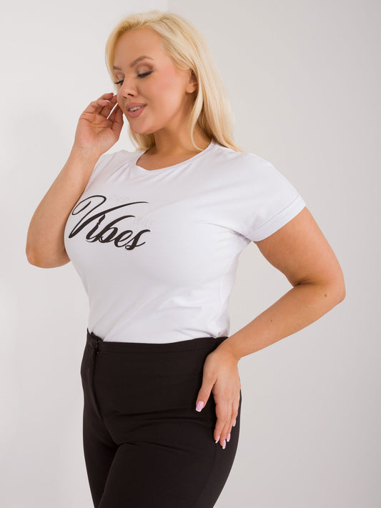 Biały damski t-shirt plus size z napisem i aplikacją