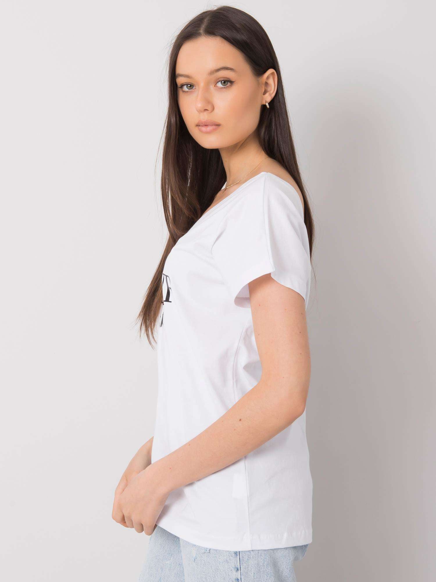Biały t-shirt z trójkątnym dekoltem