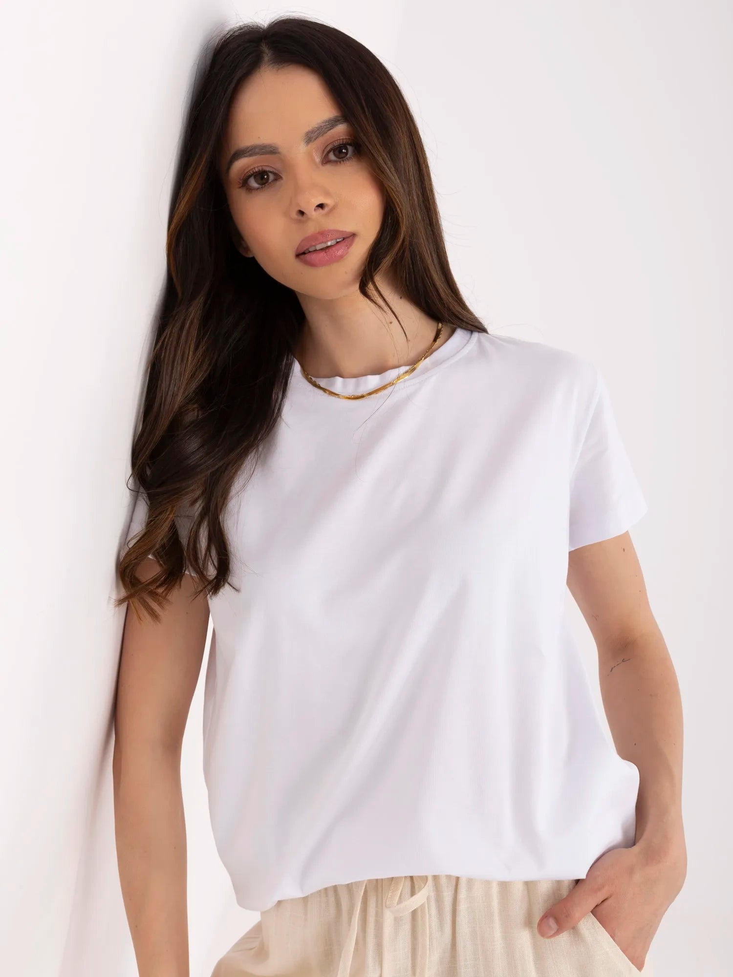 BASIC FEEL GOOD Biały t-shirt o klasycznym kroju