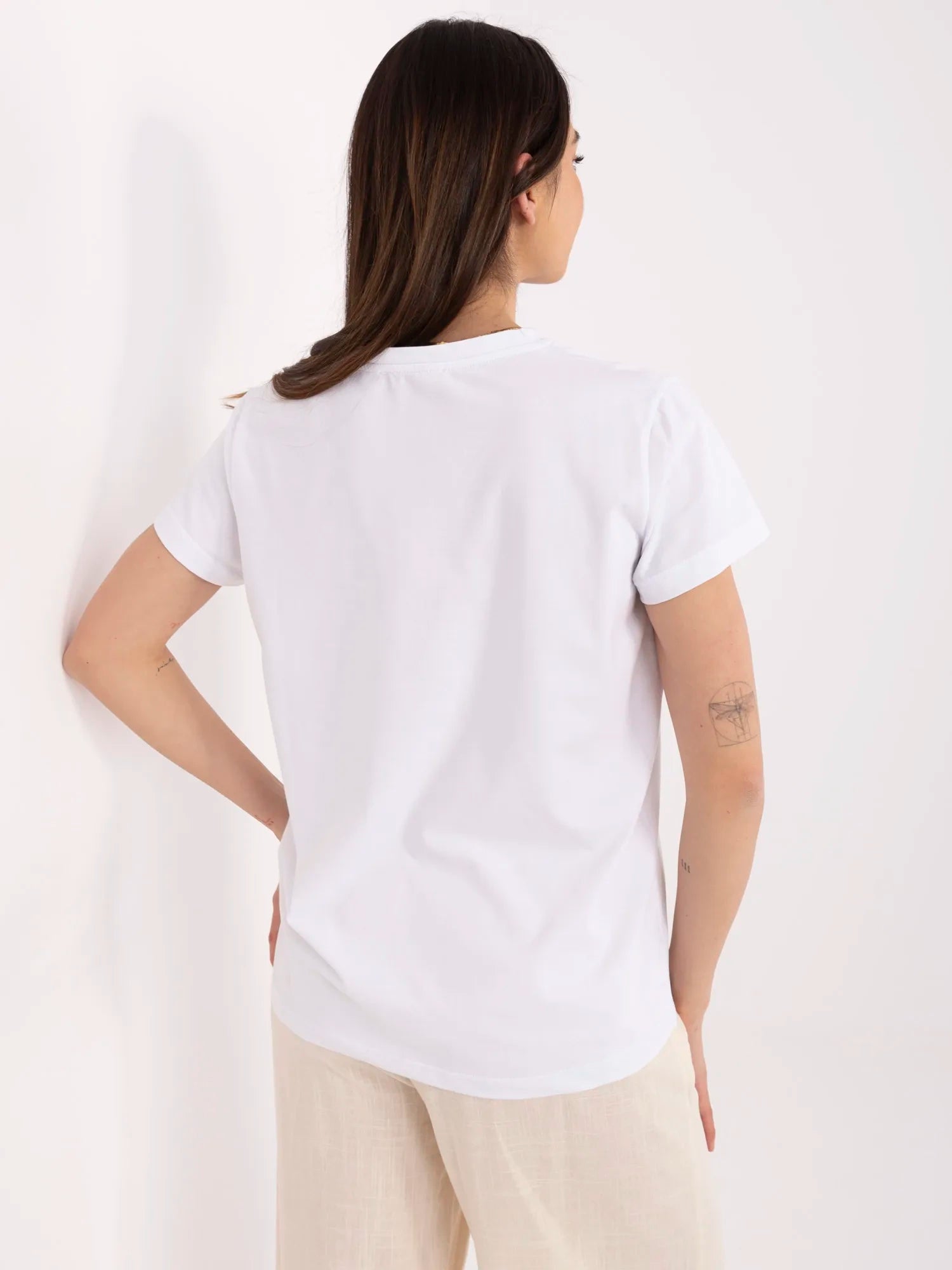 BASIC FEEL GOOD Biały t-shirt o klasycznym kroju