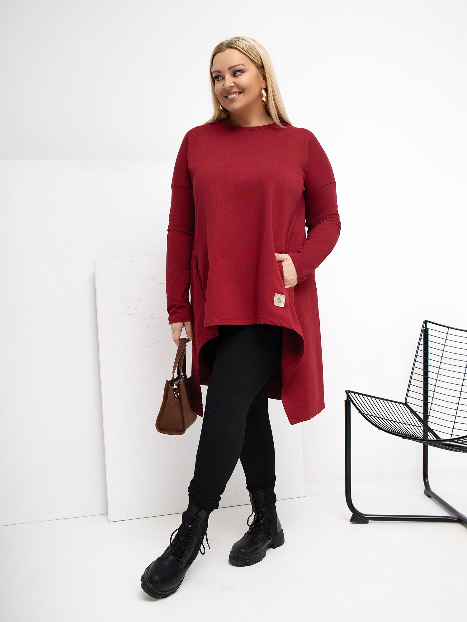 Bordowa damska tunika plus size z kieszeniami