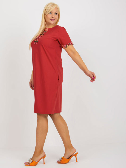 Bordowa bawełniana sukienka plus size z koronką