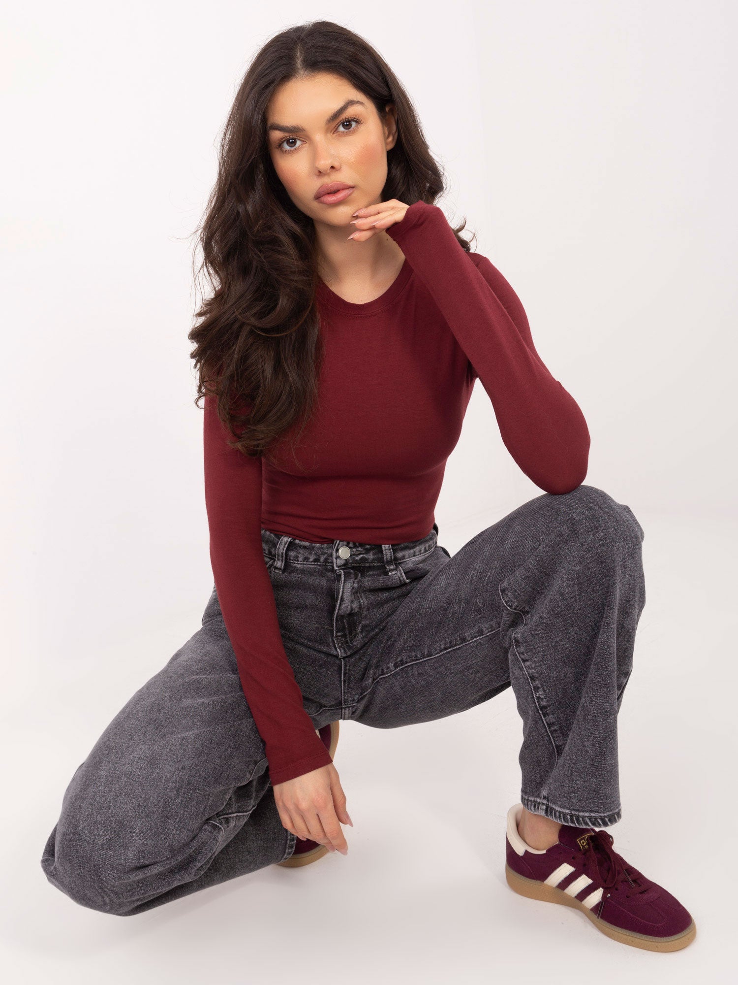 Bordowy dopasowany longsleeve basic z bawełny