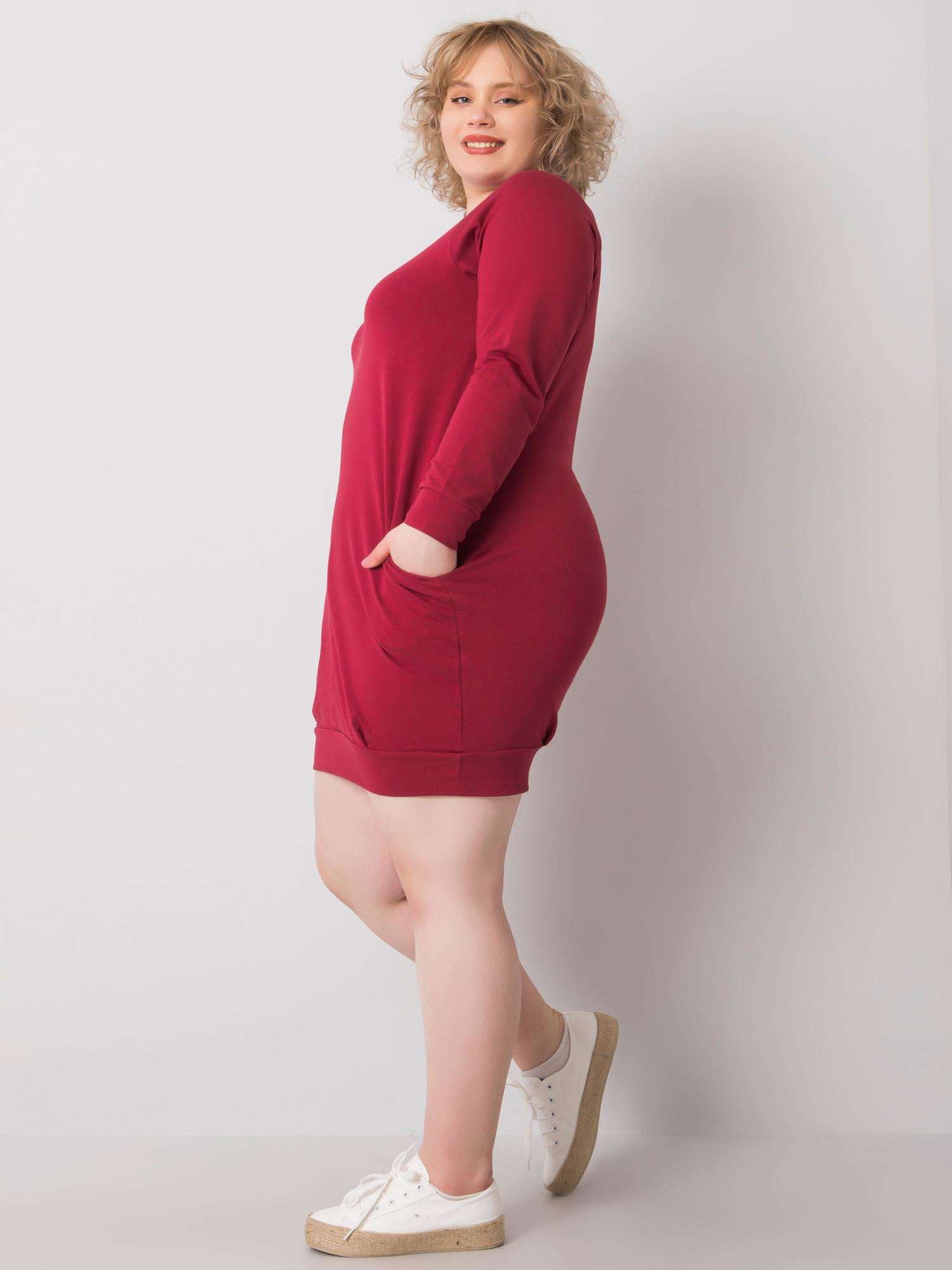 Bordowa sukienka plus size z długim rękawem