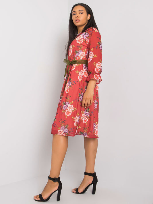 Bordowa sukienka plus size w kwiatowe wzory