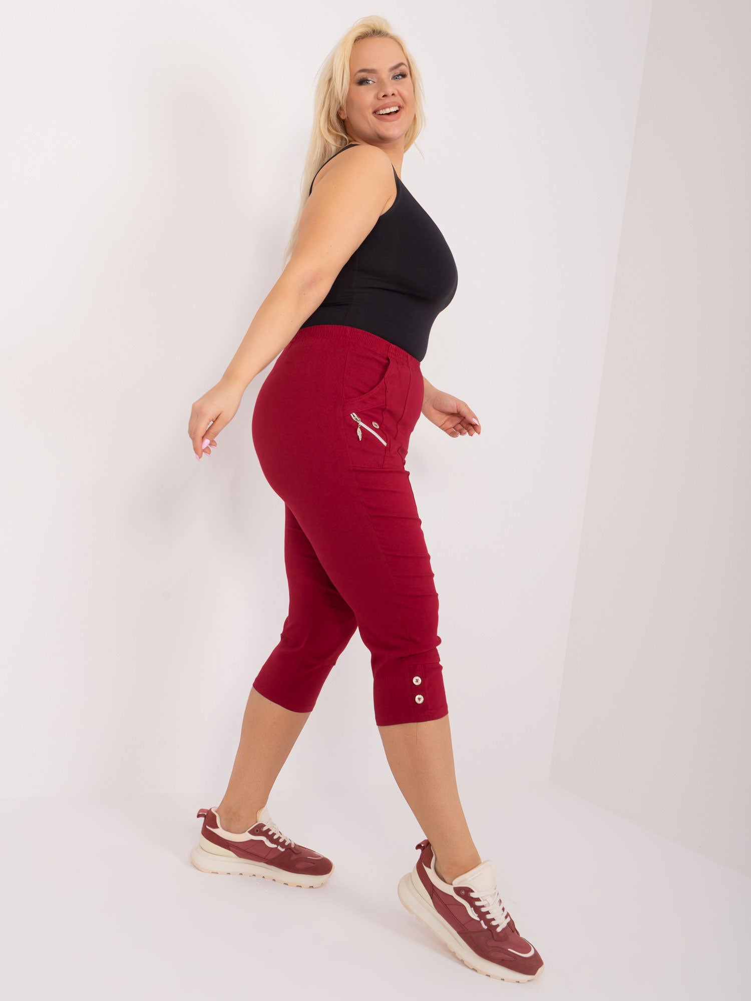Bordowe spodnie rybaczki plus size z materiału