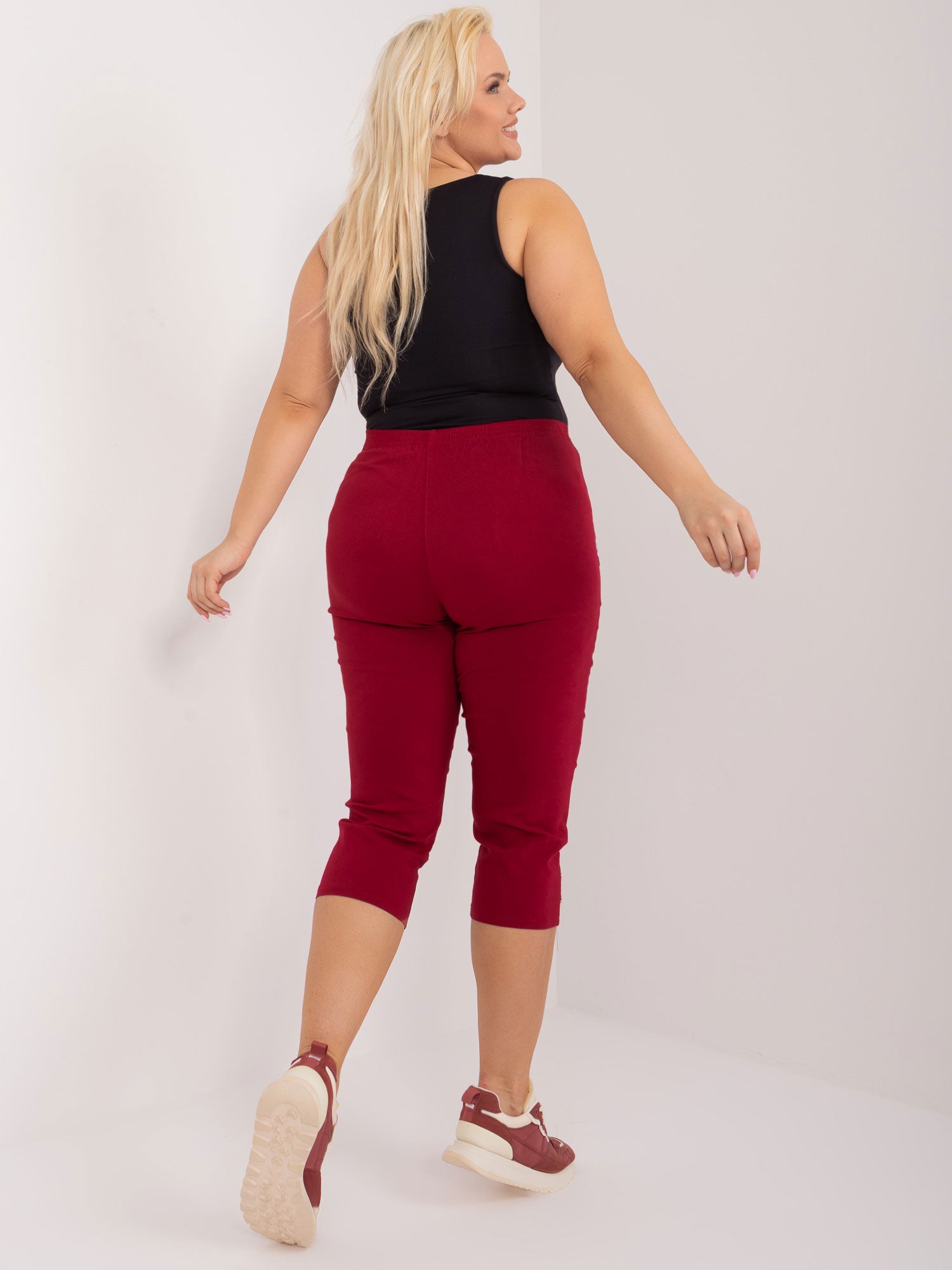 Bordowe spodnie rybaczki plus size z materiału