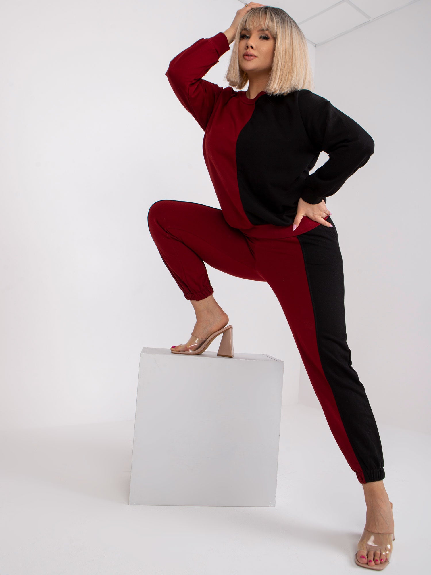 Bordowo-czarny damski komplet dresowy plus size