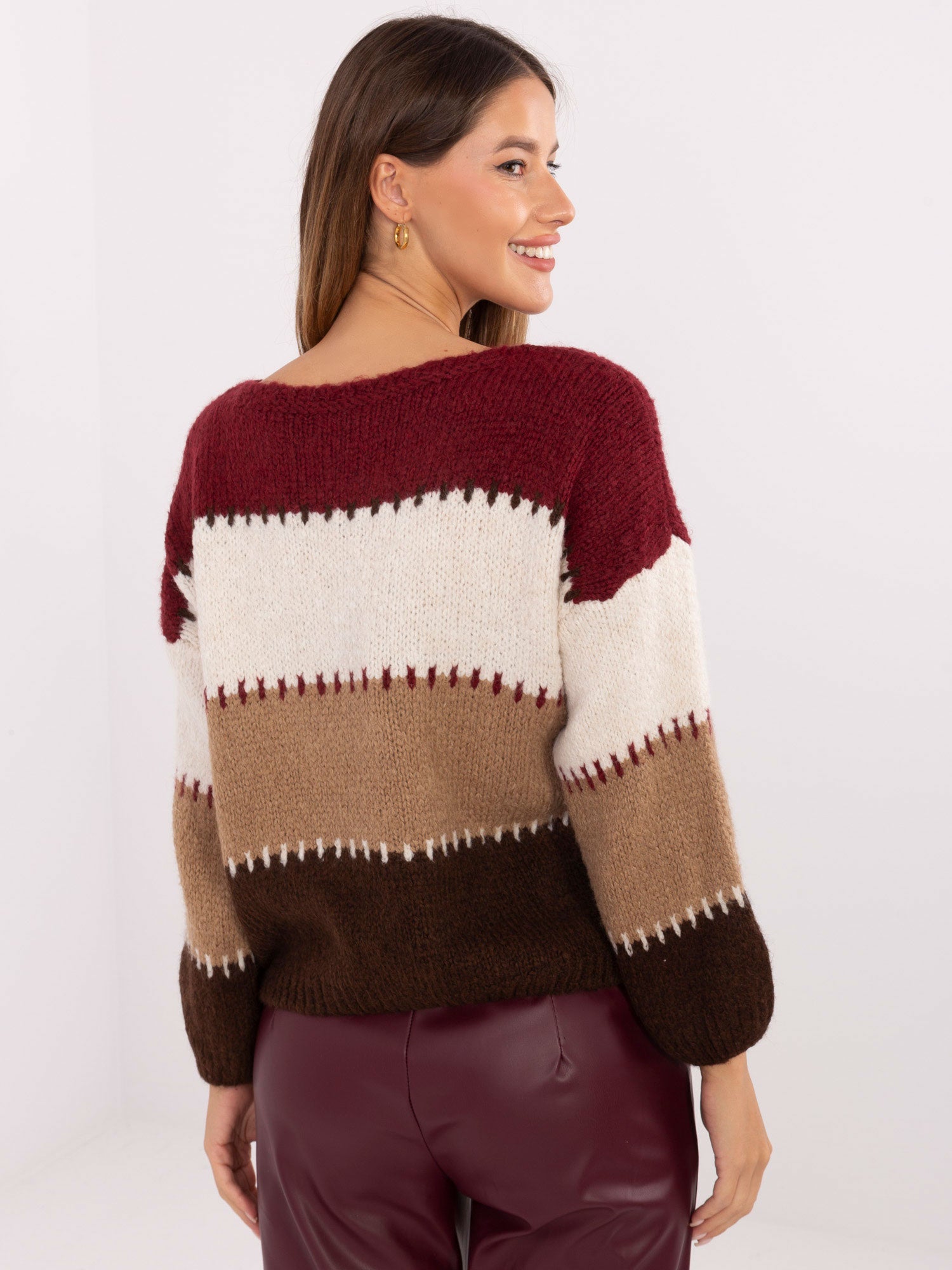Bordowo-ecu sweter oversize z domieszką wełny