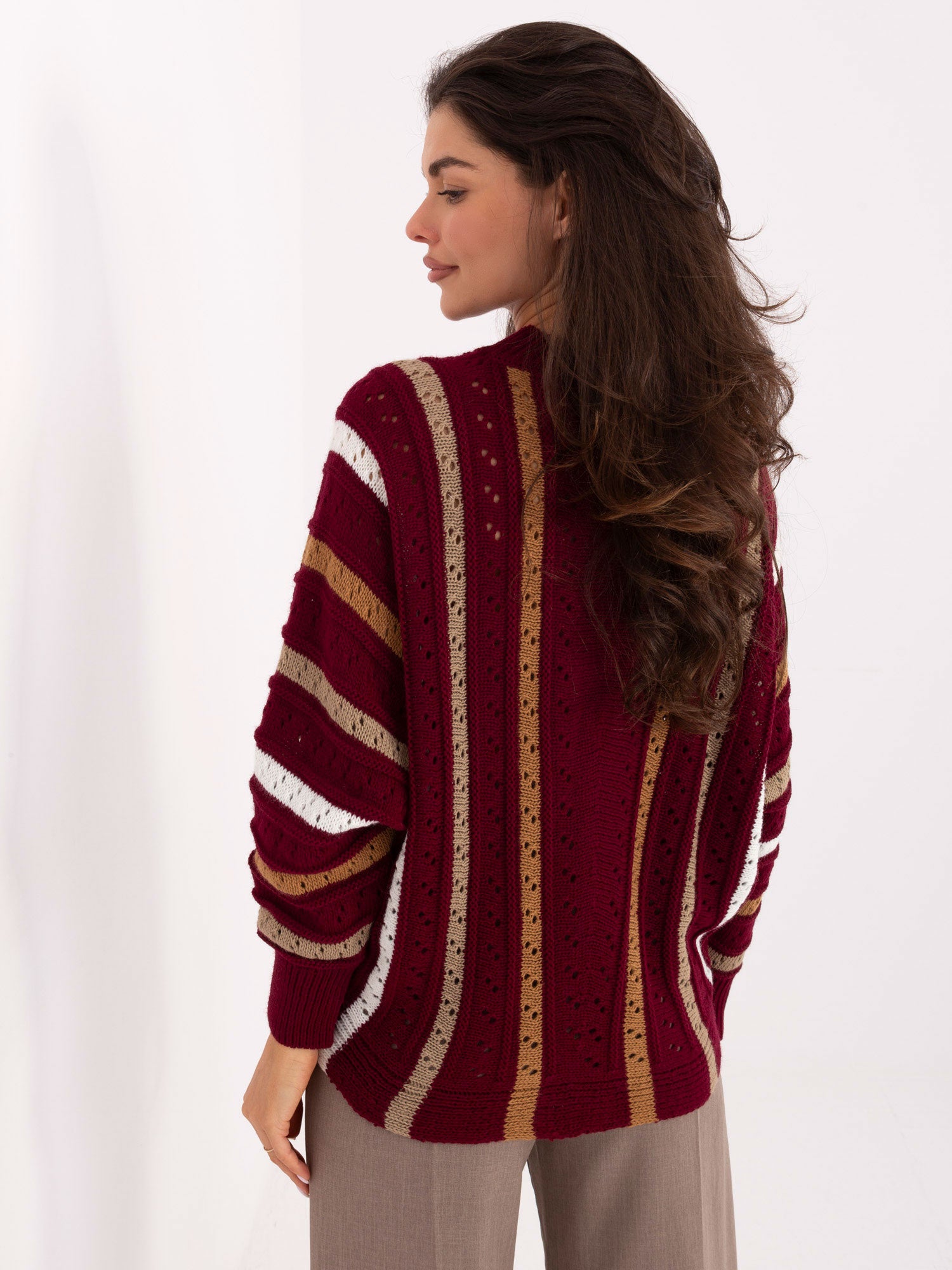 Bordowy sweter oversize z okrągłym dekoltem