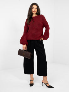 Bordowy sweter oversize w szeroki prążek